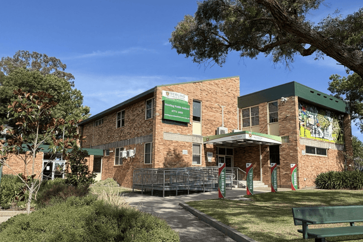 A piccture of the front of our school.